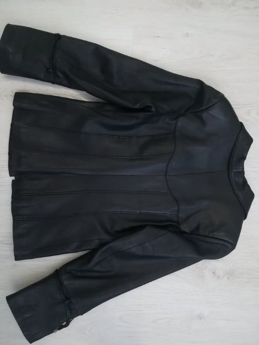 Haina de piele marimea 38/40