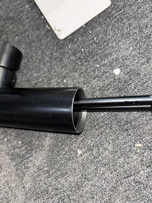 Baterie bucătărie neagră cu furtun extensibil, design modern