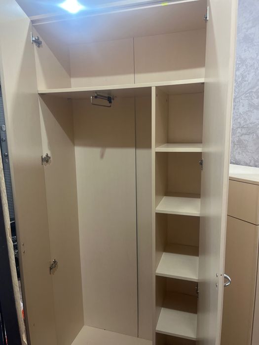 Продам обувницу и шкаф