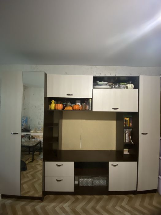 Продаю стенку б/у . Срочно
