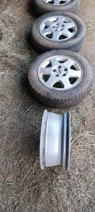 Vând 4 jante opel R15    5 prezoane