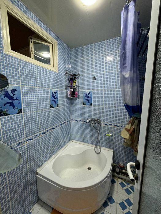 Чорсу бозорина якин 3 хонали квартира сотилади