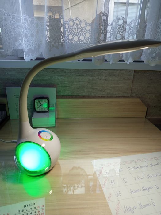 Гъвкава настолна LED лампа