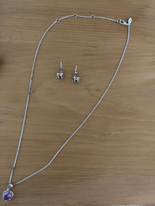 Серебренный набор   Из сережек, подвески и цепочки.