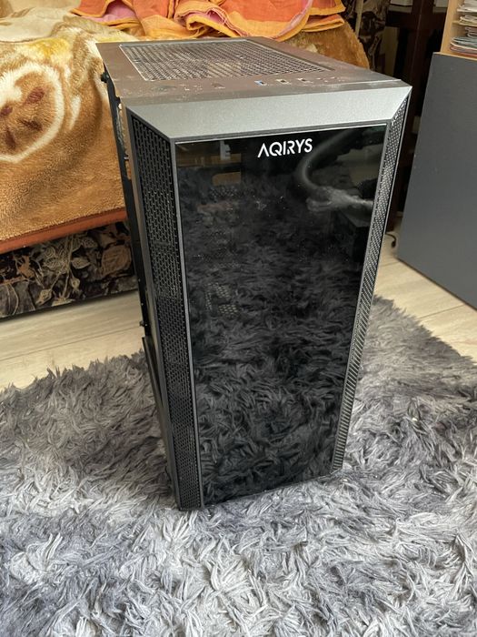 Carcasă Gaming AQIRYS (Model Mid-Tower) – Curată, Stare Bună (Fără Ventilatoare/Sită Top)