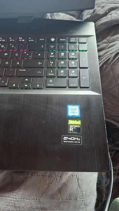 Геймърски лаптоп HP Omen 17
