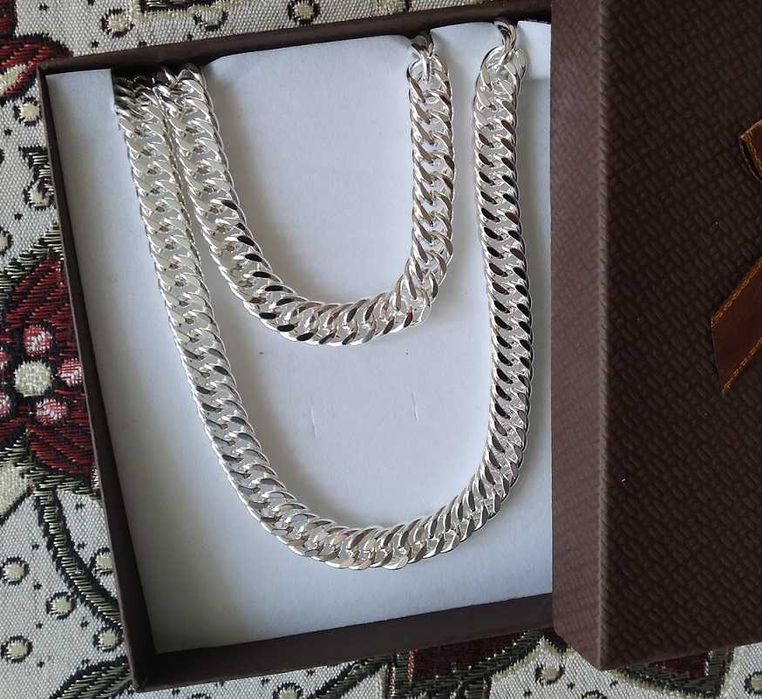 Чисто нов сребърен ланец, гривна-комплект за мъж/жена. В кутия.