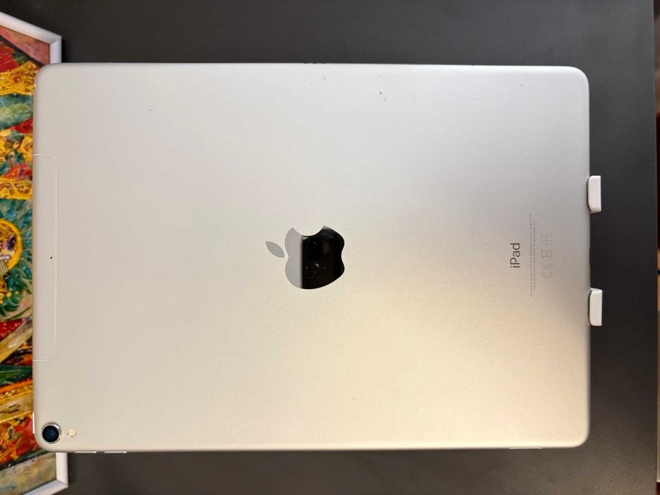 Apple iPad Pro 1gen A1709 10.5' 64GB WiFi + Cellular / Silver [4GB RAM]