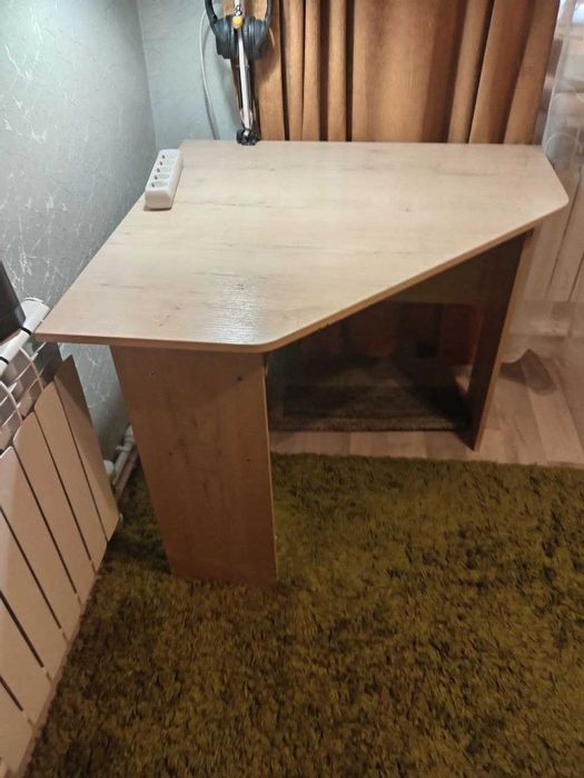 Продам стол письменный угловой