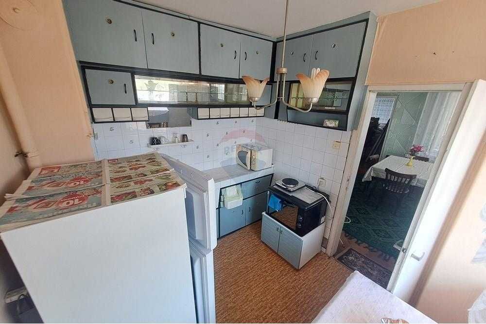 Дава се под наем Двустаен апартамент в Русе, Широк център - 62 кв.м за 239.7 € - Снимка #2