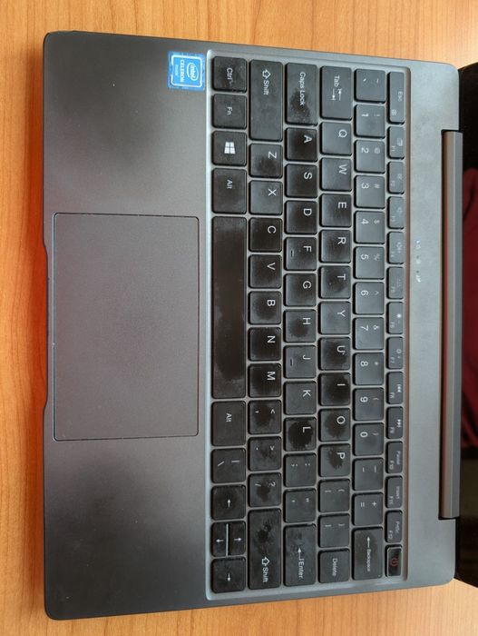 Vând laptop CHUWI GemiBook – stare foarte bună