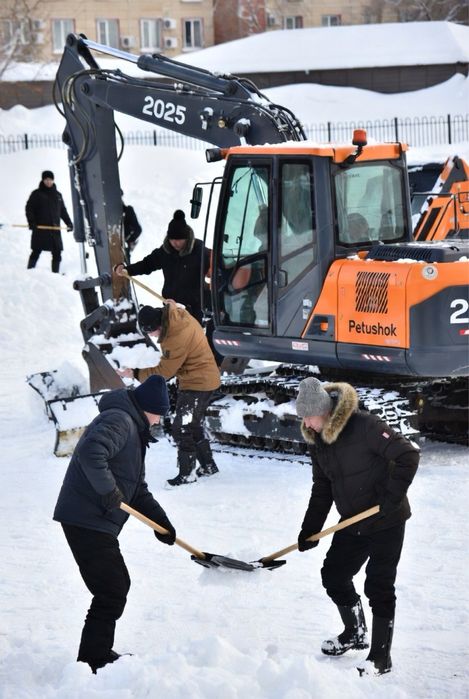 Экскаватор-погрузчик под объект уборка