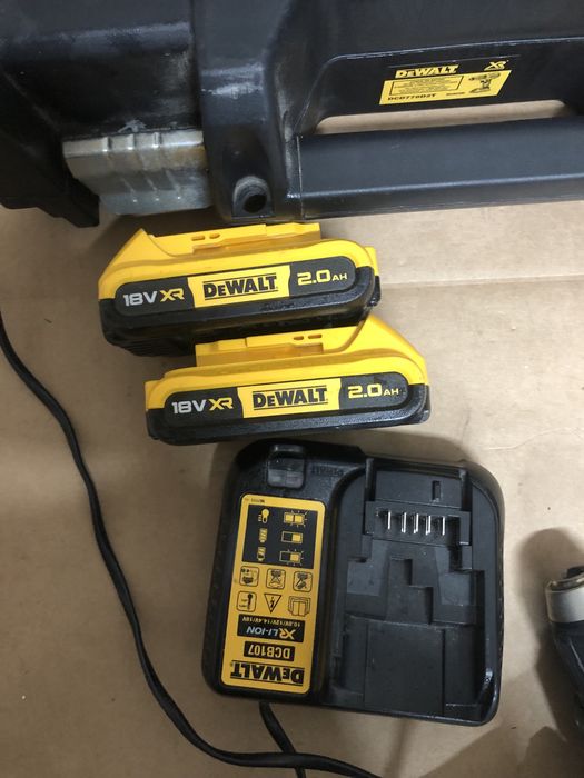 DeWalt Dcd 778 filetanta masina gaurit la set cu 2 acumulatori