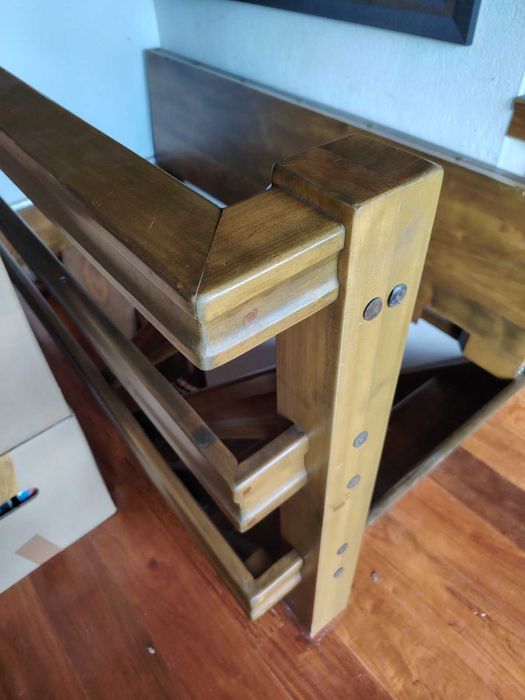 Дървена вътрешна стълба