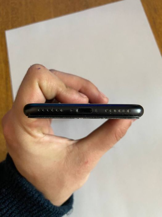 СРОЧНО !!! Продам Iphone SE 2020 года 128 гб .