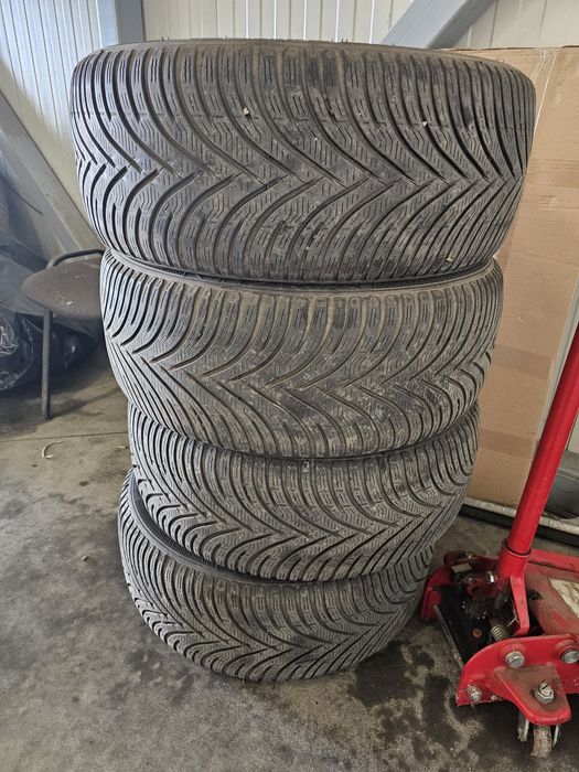 Anvelope iarna 224 45 r17