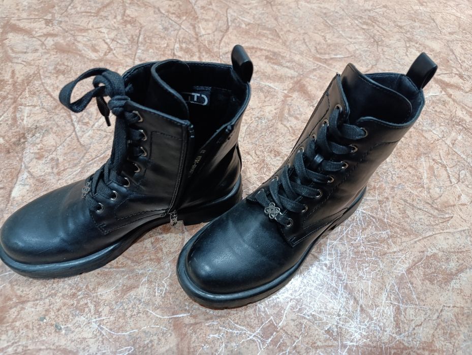 Отдам даром детскую обувь 37 размер