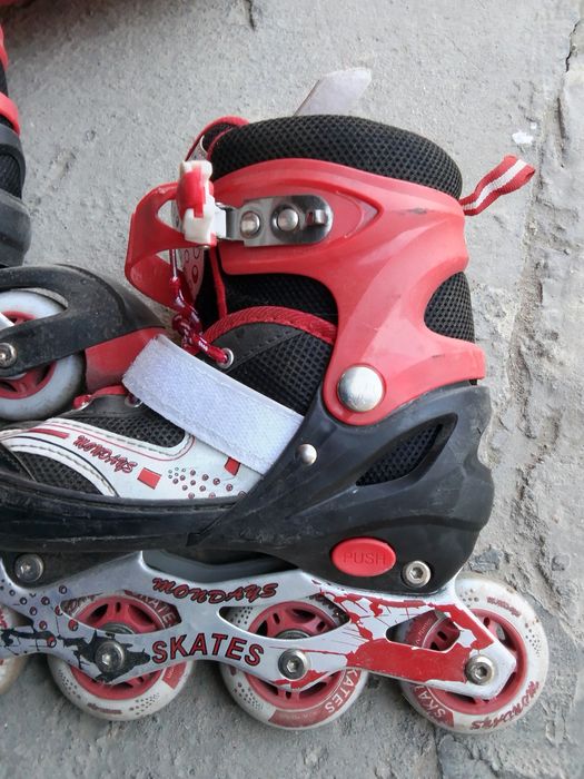 Срочно продам роликовые коньки