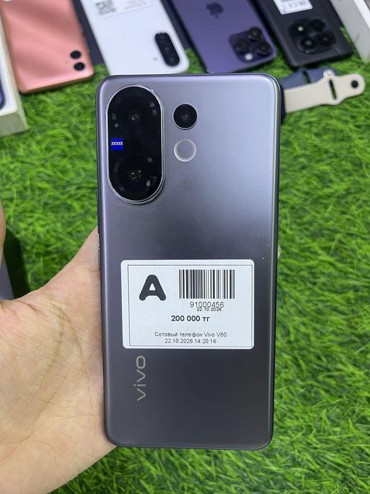 Продается смартфон Vivo V600