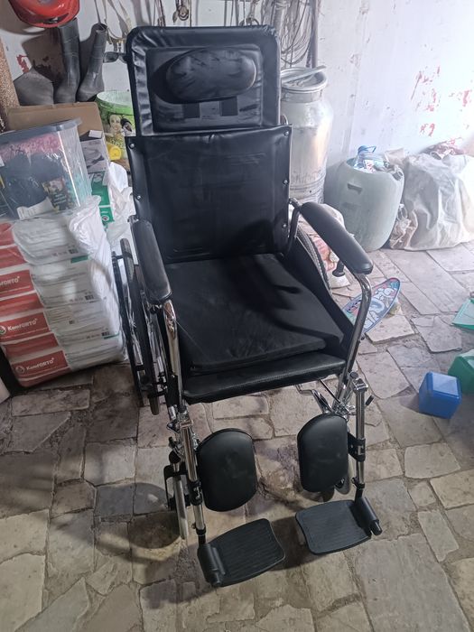Продам инвалидную коляску новая .