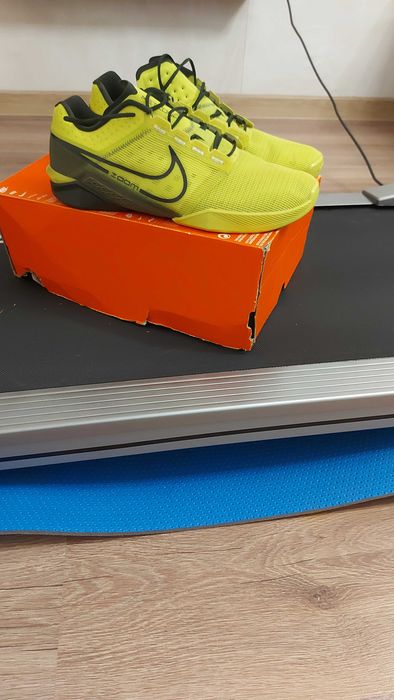 Маратонки NIKE чисто нови