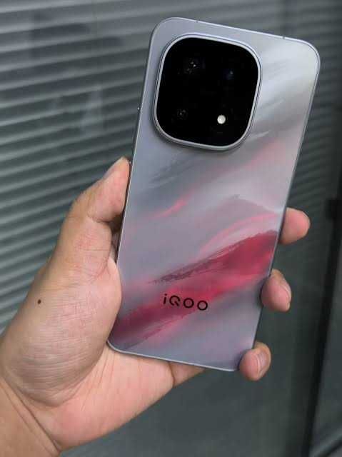 Vivo IQOO 15 Dual sim 5G 7000mAh батерия с 2 години гаранция