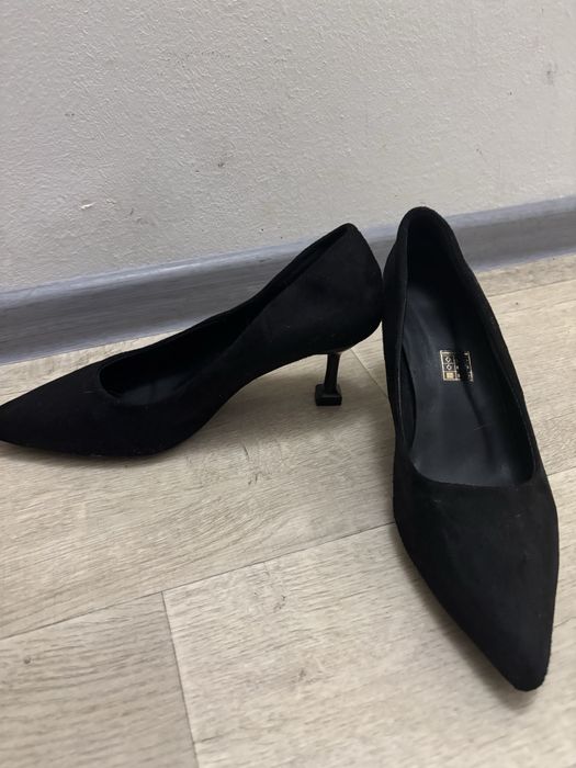 Продам туфли новые абсолютно