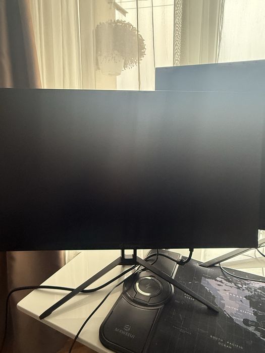 Монитор за гейминг и работа