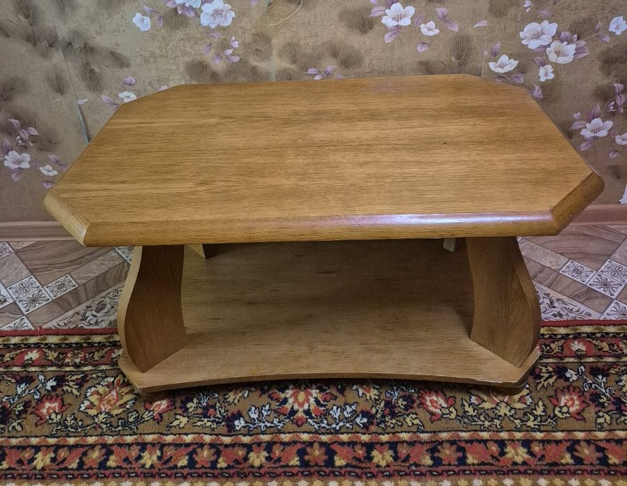 Журнальный стол в хорошем состоянии