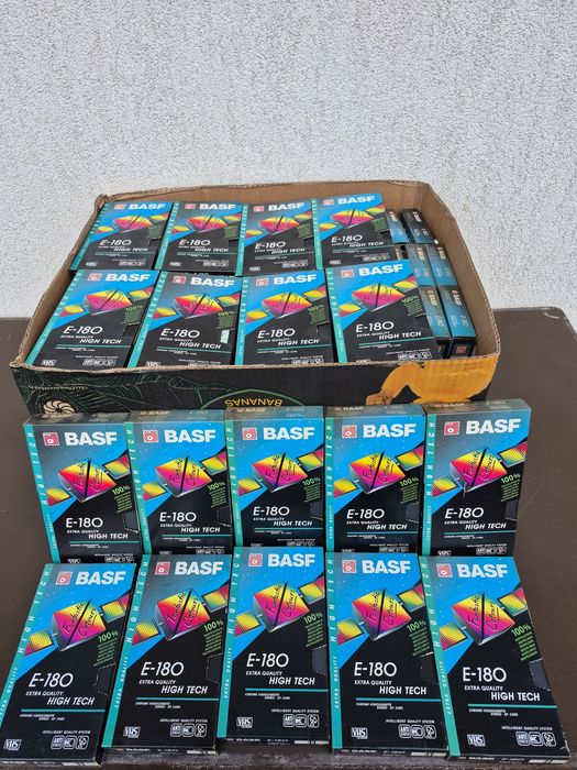 Vând 36 casete video VHS originale Basf colectie de 180 minute,cu film
