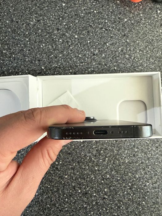 Продавам iPhone 16 Pro