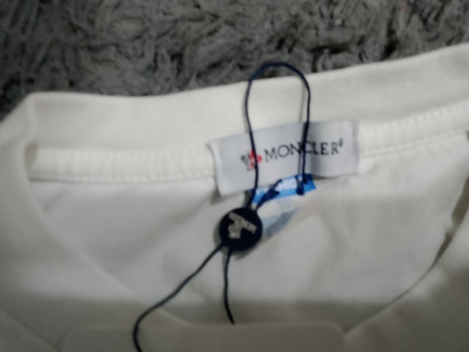Лонг слив moncler  белого цвета