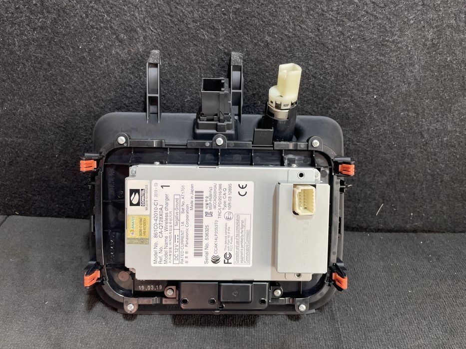 Incarcator wireless Toyota Rav4 XA40 2020 cod 861C042010