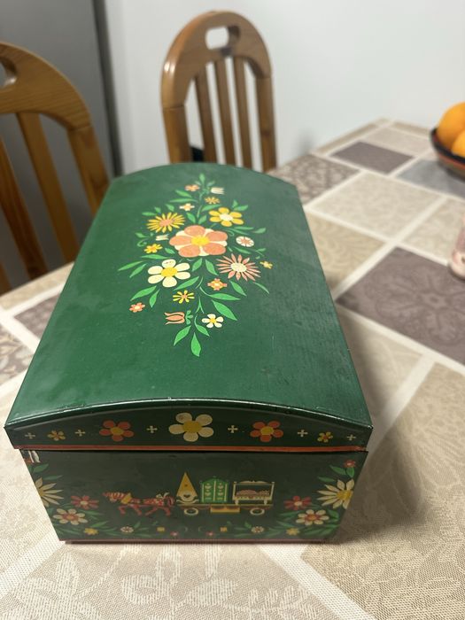 Старо метално сндъче