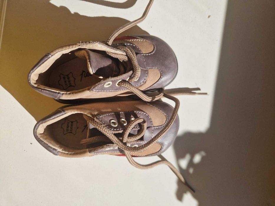 Ghete copii piele naturala cu siret - Noi