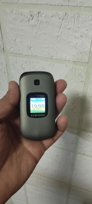 Продаются телефоны nokia и samsung gusto 2