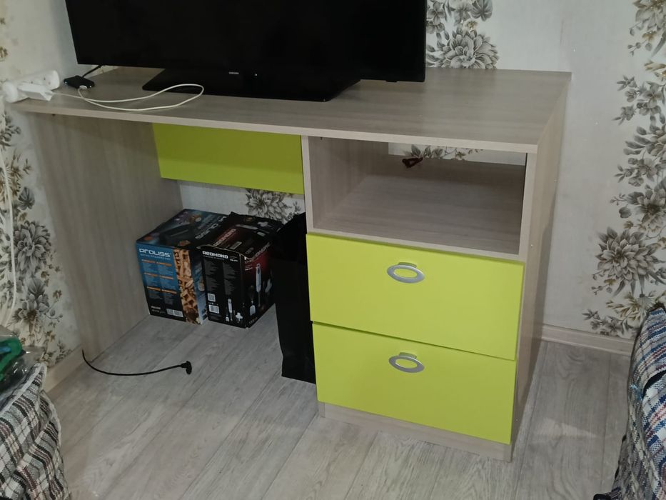 Продам письменный/компьютерный стол