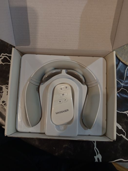 Smart neck massager