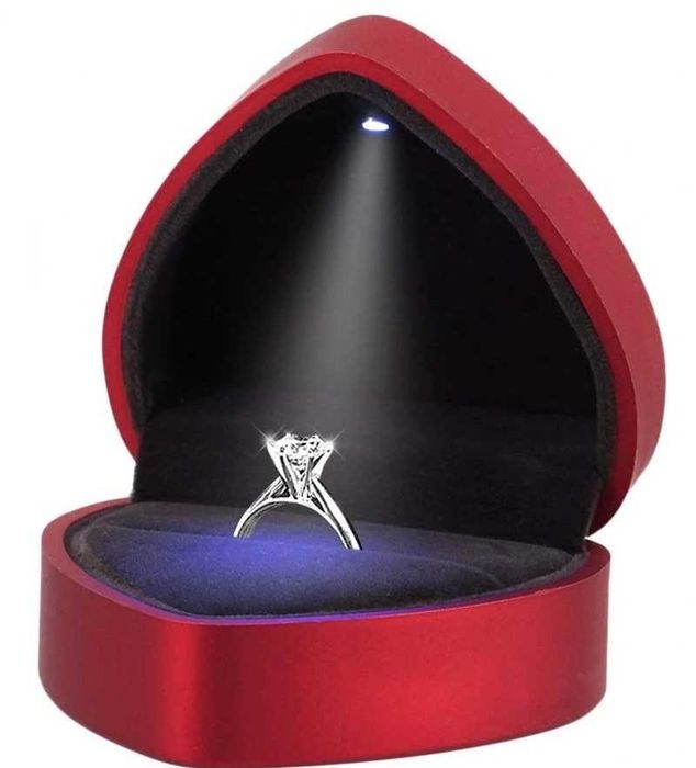 Cutie inel in forma de inima cu LED integrat pt logodna, casatorie
