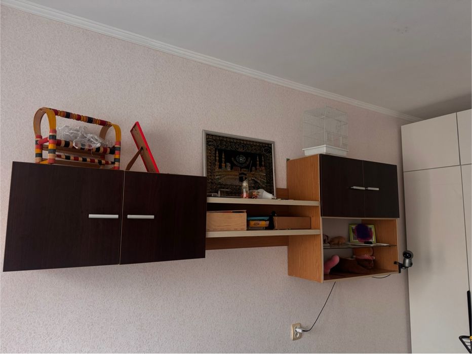 Настенный шкаф мебель!