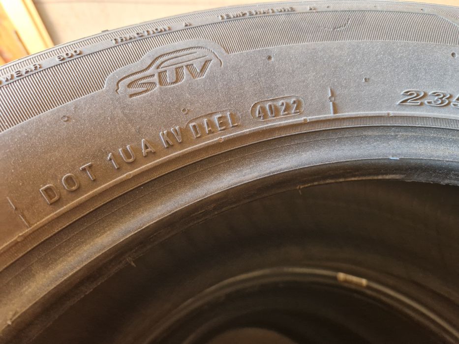 Продам комплект резины (шины)