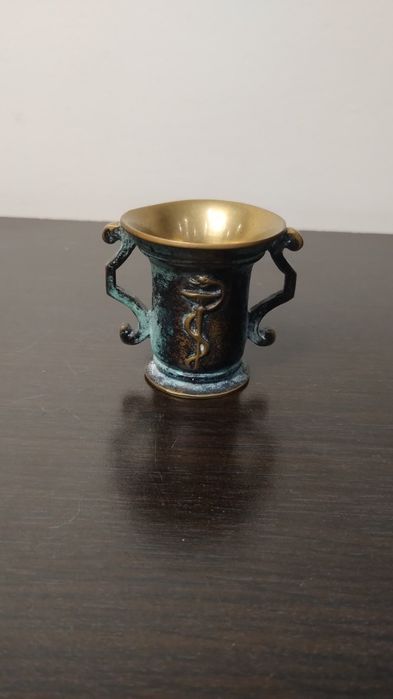 Декоративна чаша на Хигия. . Бронз.