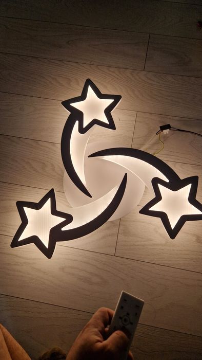 Plafoniera led alba cu telecomanda, model cu steluțe