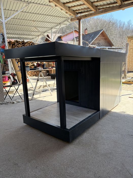 Cusca de câine termoizolata cu panouri sandwich