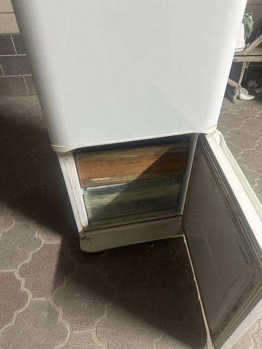 Холодильник б/у 1,8 м бирюса