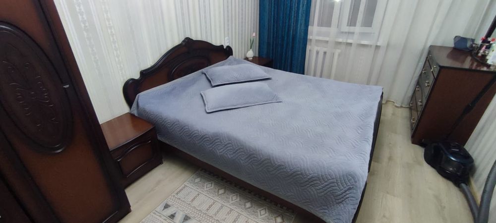 Спальный гарнитур (кровать+шкаф) отличное состояние
