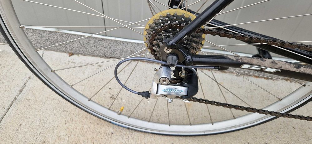 Шосеен велосипед GT колело 28"