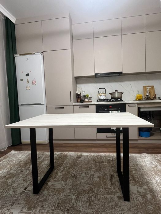 Продам кухонный стол