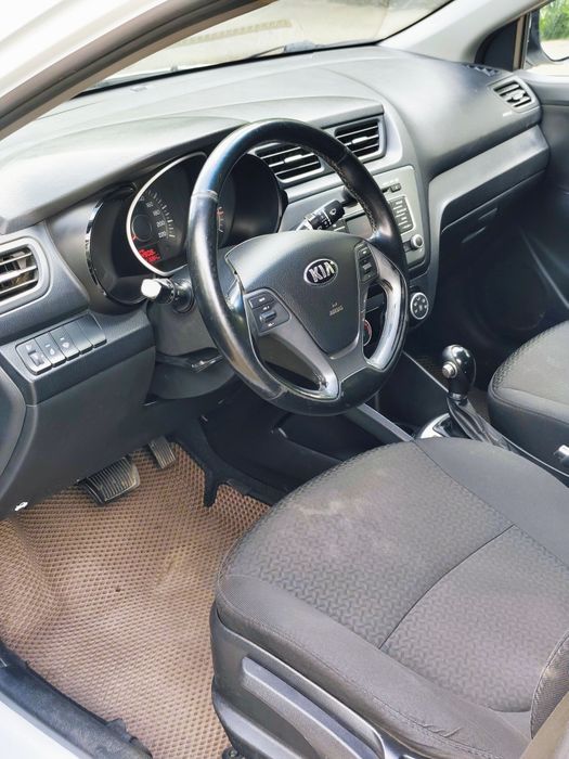 Продам Kia Rio на Автомате.