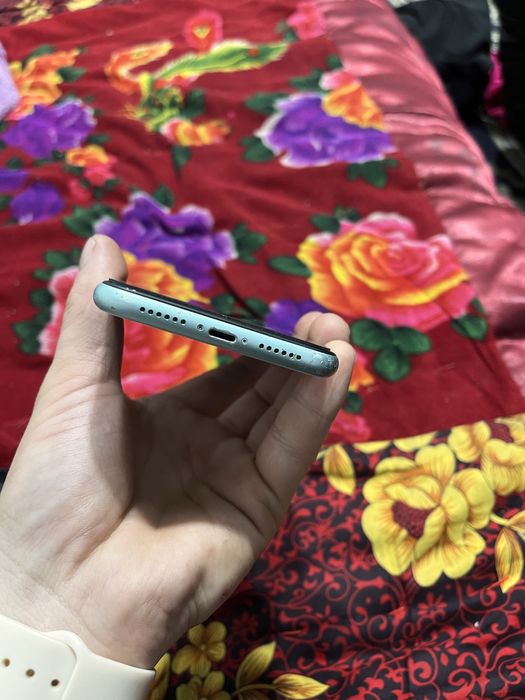 Продам iPhone 11 срочно